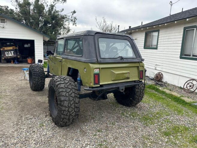 1969 Jeep Commander Rock Crawler