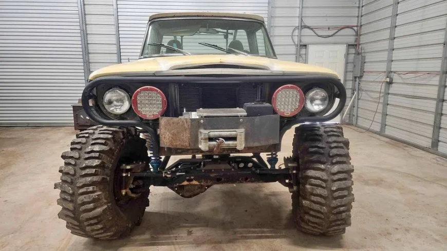 1972 Jeep J2000 Rock Crawler