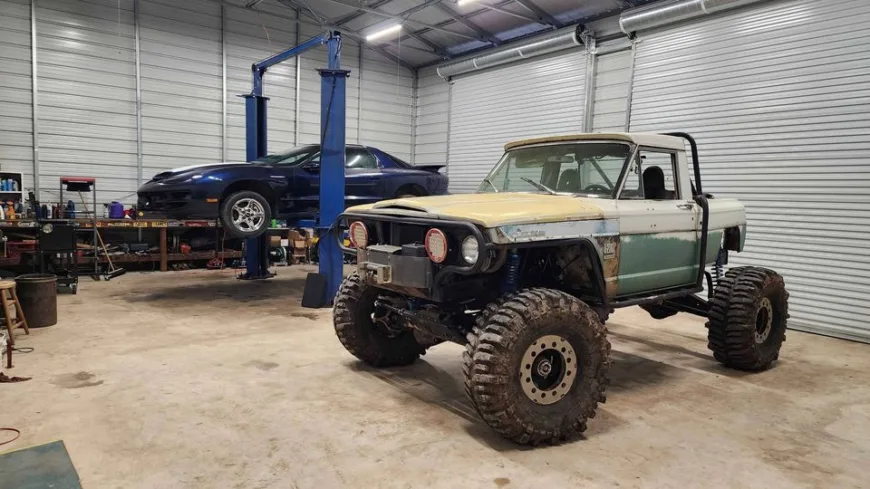 1972 Jeep J2000 Rock Crawler