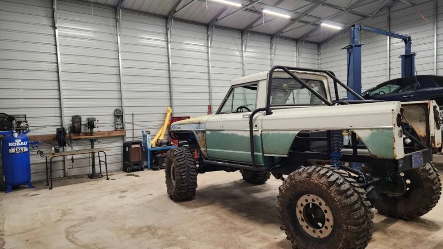 1972 Jeep J2000 Rock Crawler