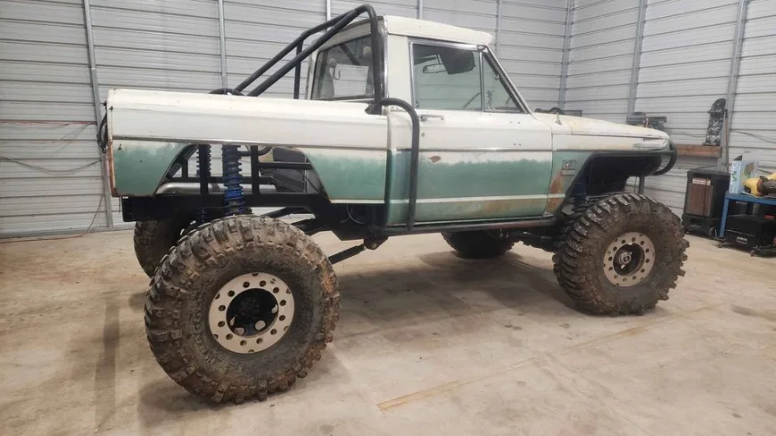 1972 Jeep J2000 Rock Crawler