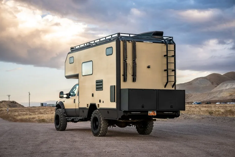 2004 Ford F550 Expedition Vehicle