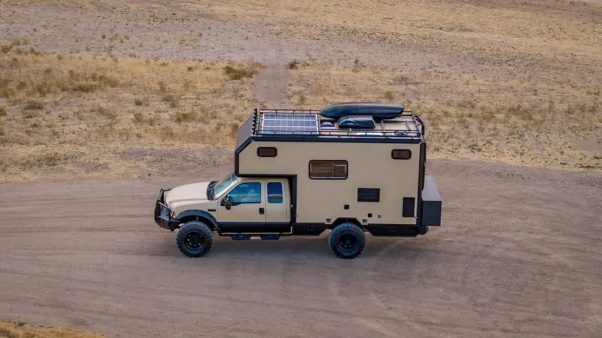 2004 Ford F550 Expedition Vehicle