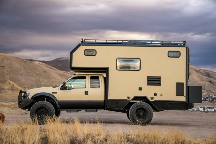 2004 Ford F550 Expedition Vehicle