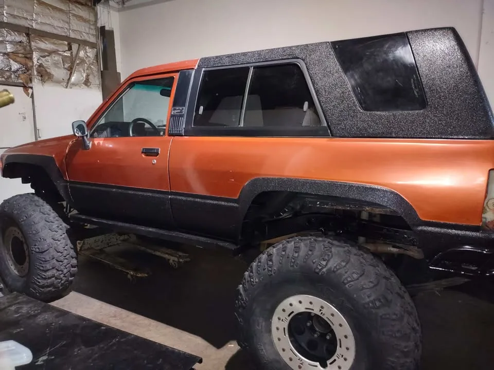 1985 Toyota 4Runner on 39″ IROC Super Swampers