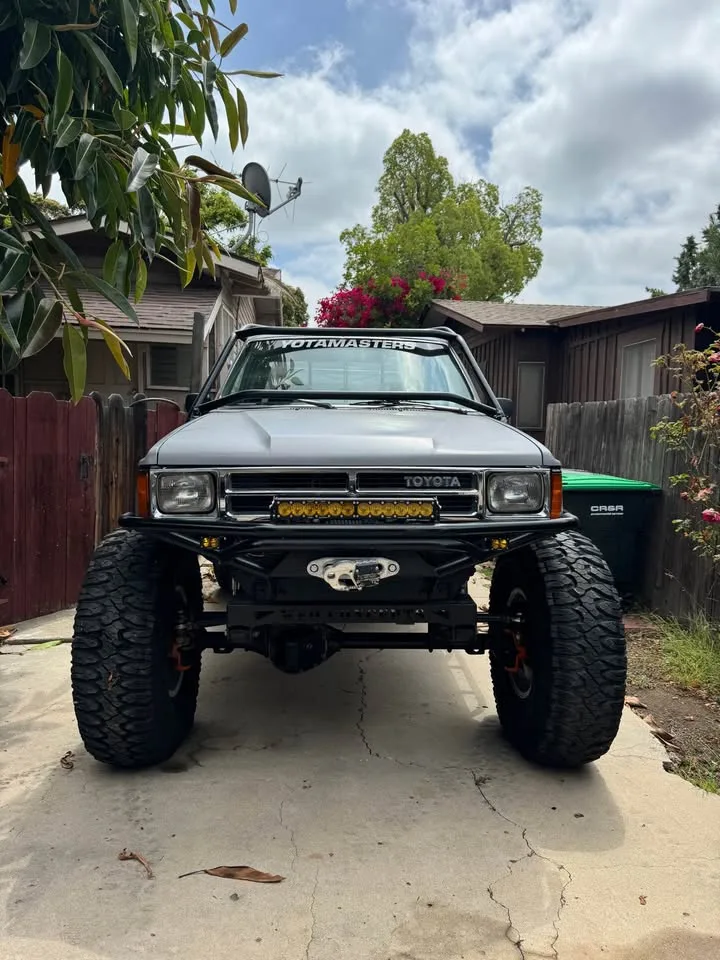 1986 Toyota Truck on 40″ Nitto Tires