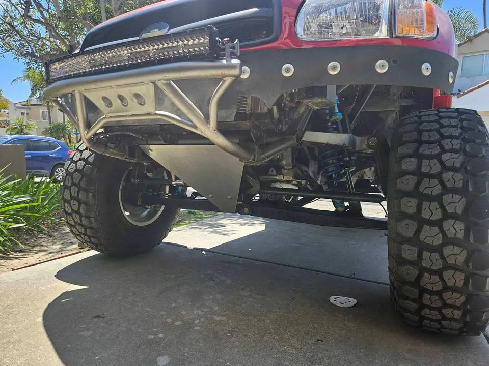 1989 Toyota 4Runner Prerunner with 2.5″ Kings and Bilstein Bypasses