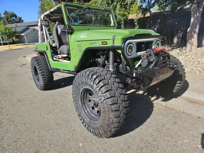 1972 Toyota FJ40 on 40 Inch Tires