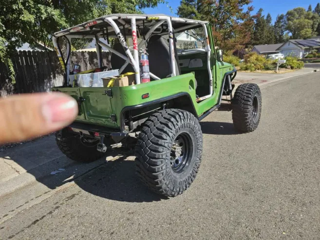 1972 Toyota FJ40 on 40 Inch Tires