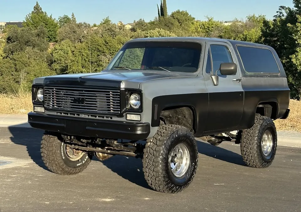 1976 Chevy Blazer with 6 inch Lift 35 inch Tires