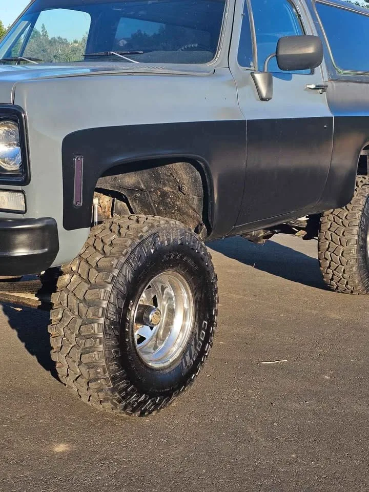 1976 Chevy Blazer with 6 inch Lift 35 inch Tires