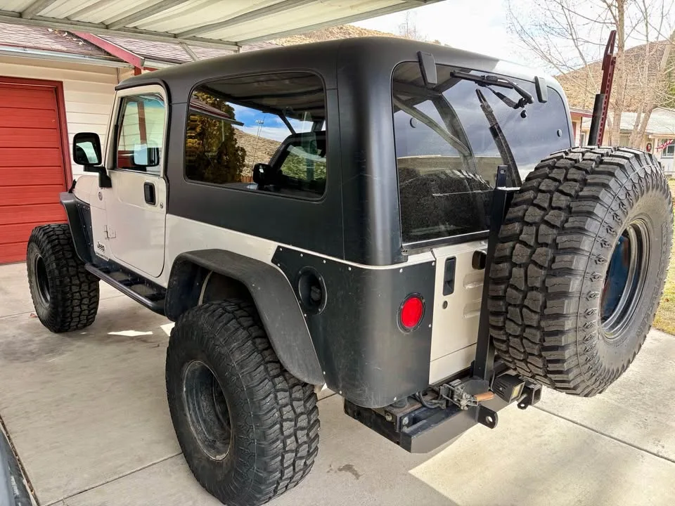 2005 White Jeep LJ Wrangler Unlimited