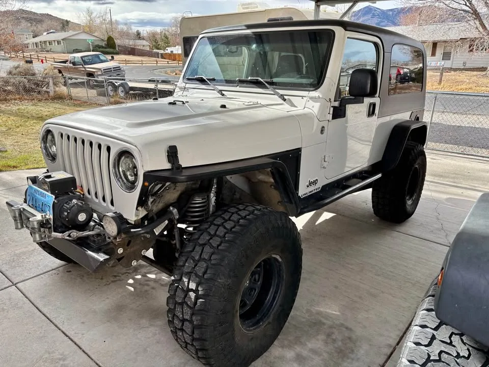 2005 White Jeep LJ Wrangler Unlimited