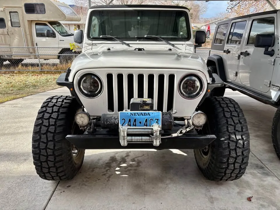 2005 White Jeep LJ Wrangler Unlimited