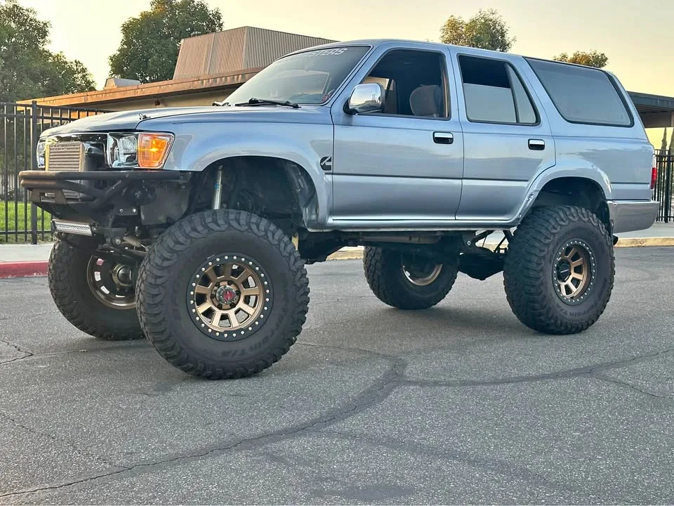 1990 Toyota 4Runner Solid Axle Swapped with 37″ Tires