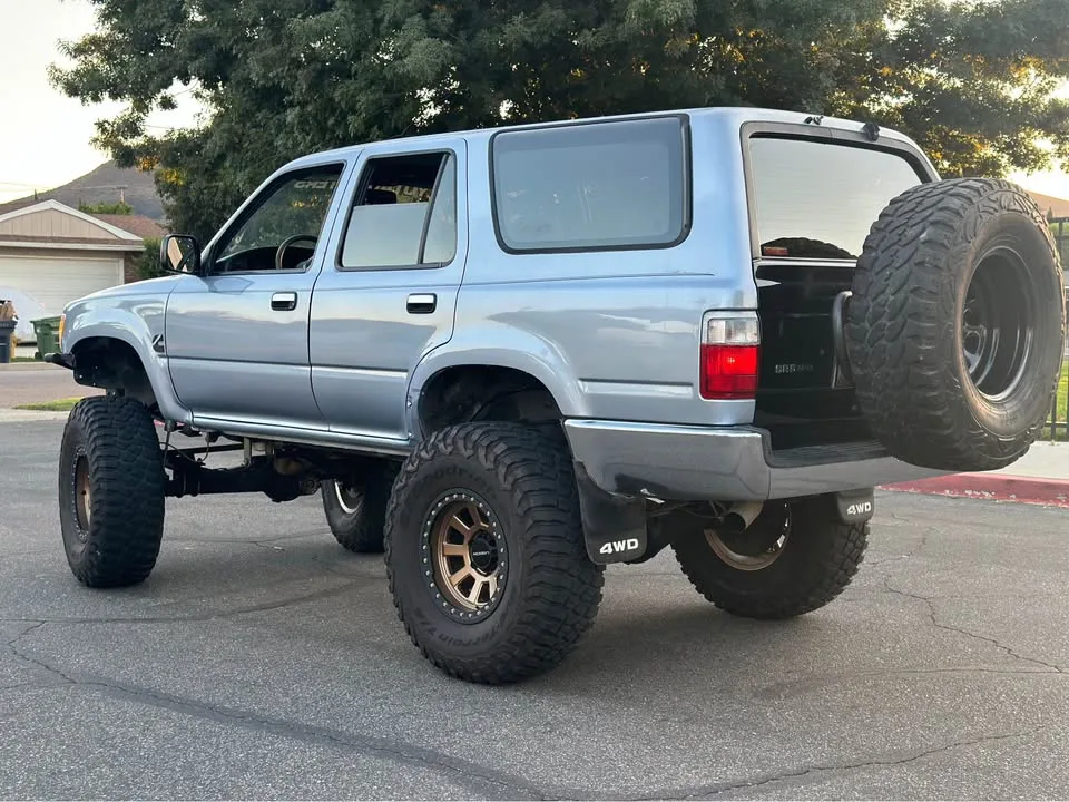 1990 Toyota 4Runner Solid Axle Swapped with 37″ Tires