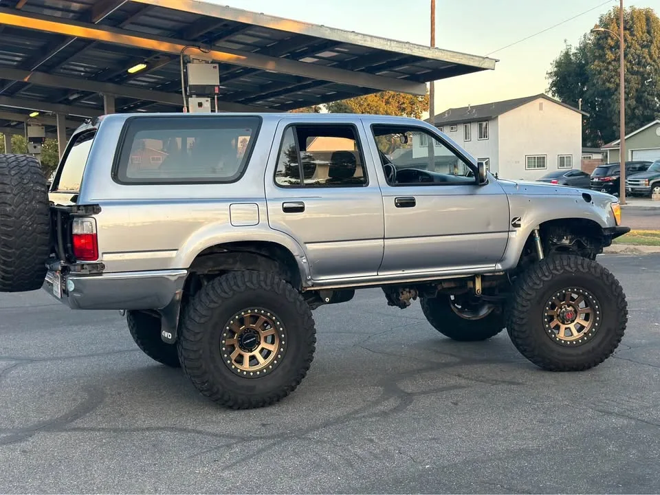 1990 Toyota 4Runner Solid Axle Swapped with 37″ Tires