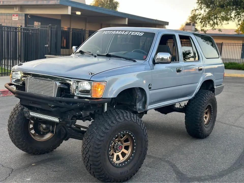 1990 Toyota 4Runner Solid Axle Swapped with 37″ Tires