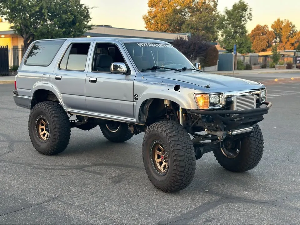 1990 Toyota 4Runner Solid Axle Swapped with 37″ Tires